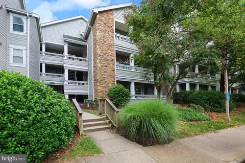 4413 Fair Stone Dr #302, Fairfax, VA 22033