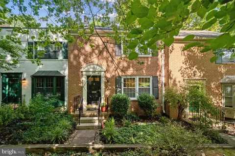 1815 Wainwright Dr, Reston, VA 20190