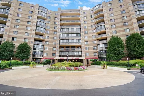 8360 Greensboro Dr #707, Mclean, VA 22102