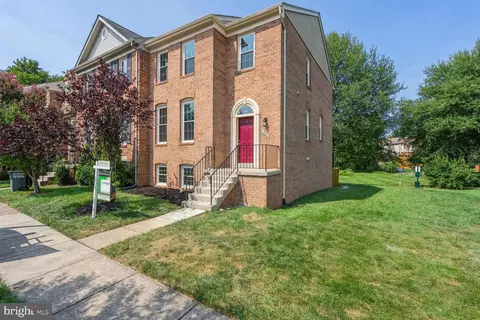 12314 Fox Lake Ct, Fairfax, VA 22033