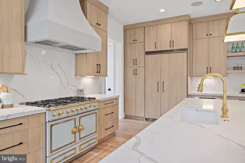 6444 Tucker Ave, Mclean, VA 22101 photo 3