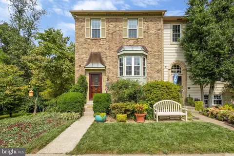 9860 Burke Pond Ct, Burke, VA 22015