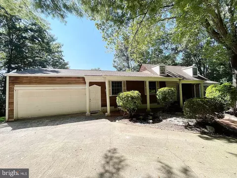 5000 Glen Park Rd, Annandale, VA 22003