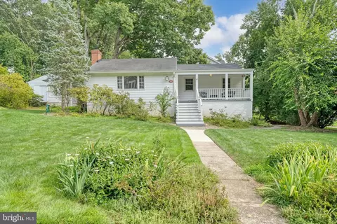 301 Adahi Rd SE, Vienna, VA 22180