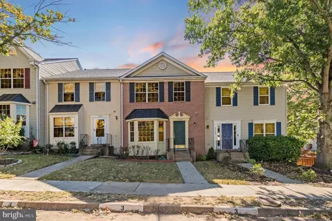 14707 Stream Pond Dr, Centreville, VA 20120