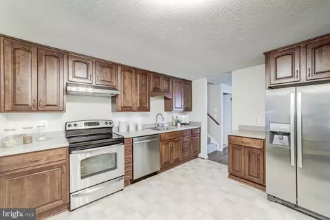 6004 Windward Dr, Burke, VA 22015 photo 3