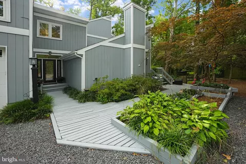 9429 Forest Haven Dr, Alexandria, VA 22309
