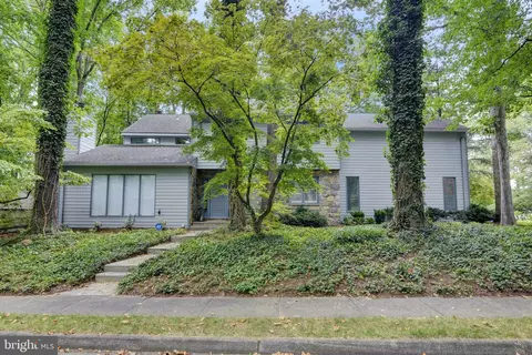 2001 Halyard Ln, Reston, VA 20191