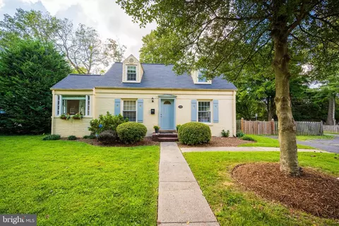 2800 Summerfield Rd, Falls Church, VA 22042