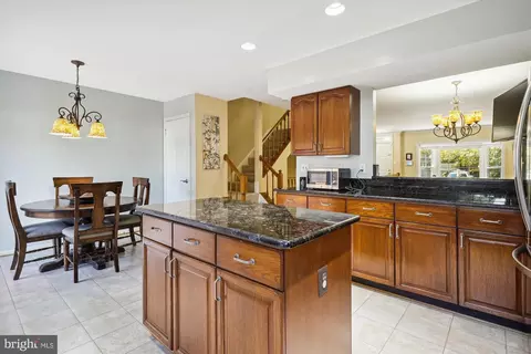8892 Eagle Rock Ln, Springfield, VA 22153 photo 6