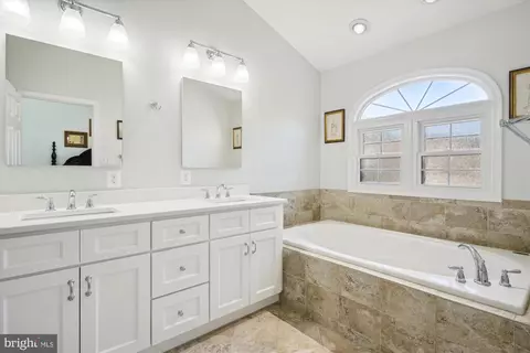 8892 Eagle Rock Ln, Springfield, VA 22153 photo 10