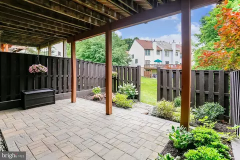 8892 Eagle Rock Ln, Springfield, VA 22153 photo 2