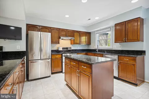 8892 Eagle Rock Ln, Springfield, VA 22153 photo 4