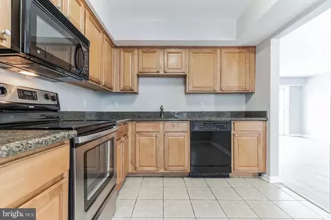 3179 Summit Square Dr #2-E6, Oakton, VA 22124 photo 12