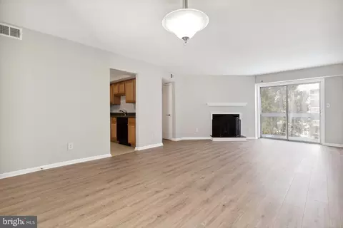 3179 Summit Square Dr #2-E6, Oakton, VA 22124 photo 5