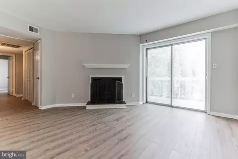 3179 Summit Square Dr #2-E6, Oakton, VA 22124 photo 9