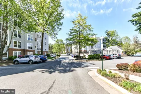 3179 Summit Square Dr #2-E6, Oakton, VA 22124