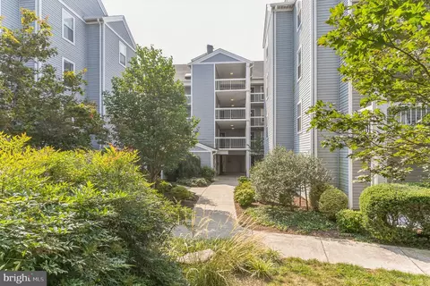 3179 Summit Square Dr #2-E6, Oakton, VA 22124 photo 2