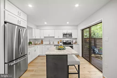 11508 Sunder Ct, Reston, VA 20190 photo 3