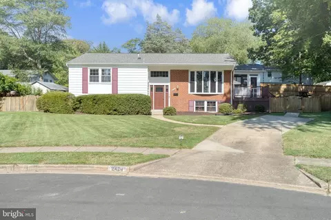 2424 Winchester Cir, Vienna, VA 22180