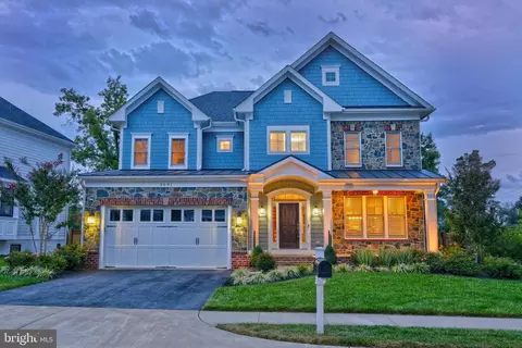 9691 Parkland Meadow Ln, Vienna, VA 22181
