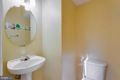 8517 Bertsky Ln, Lorton, VA 22079 photo 9