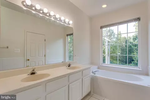 8517 Bertsky Ln, Lorton, VA 22079 photo 14