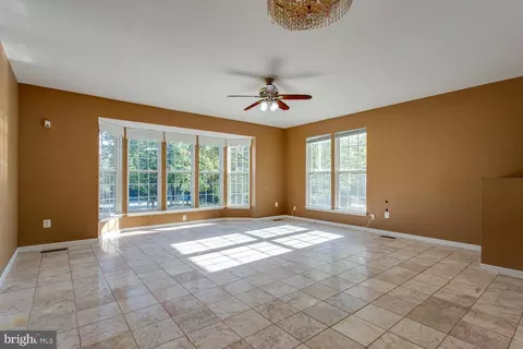 8517 Bertsky Ln, Lorton, VA 22079 photo 5