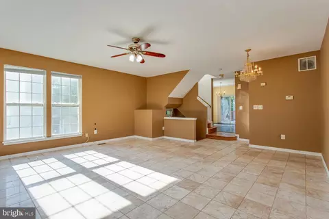 8517 Bertsky Ln, Lorton, VA 22079 photo 4