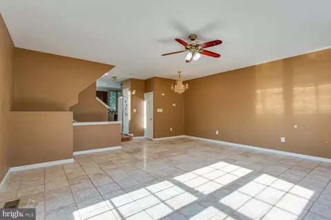 8517 Bertsky Ln, Lorton, VA 22079 photo 2