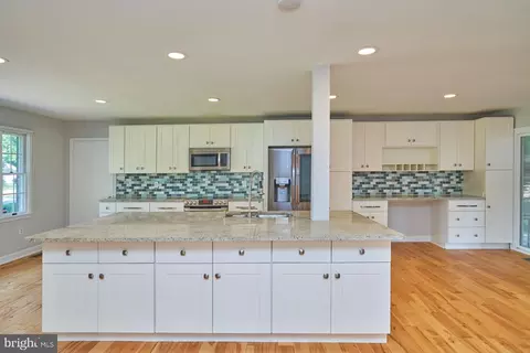2349 Rosedown Dr, Reston, VA 20191 photo 7