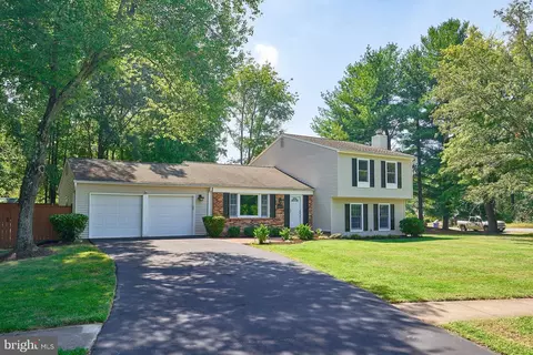 2349 Rosedown Dr, Reston, VA 20191 photo 2
