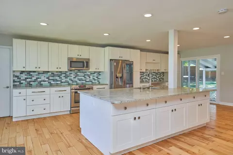 2349 Rosedown Dr, Reston, VA 20191 photo 6