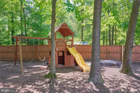 2349 Rosedown Dr, Reston, VA 20191 photo 32