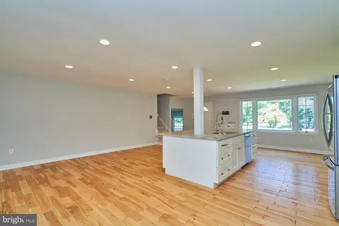 2349 Rosedown Dr, Reston, VA 20191 photo 11