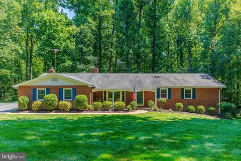 6805 Jeremiah Ct, Fairfax Station, VA 22039
