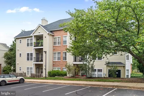 4127 Fountainside Ln #201, Fairfax, VA 22030