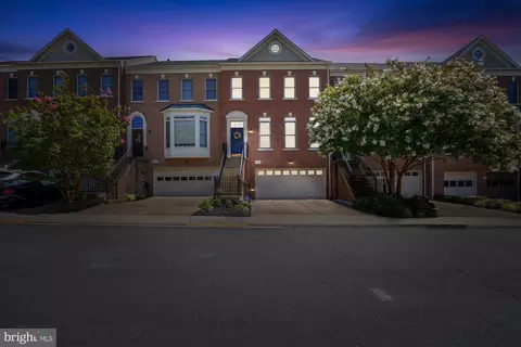4524 Fair Valley Dr, Fairfax, VA 22033