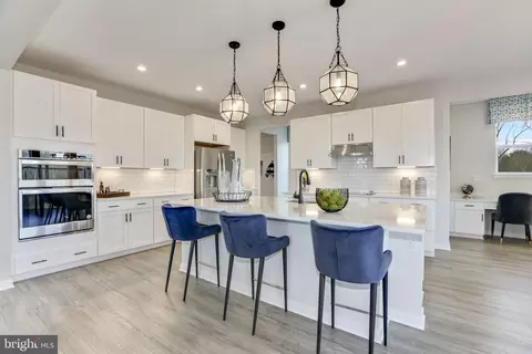 3885 Hillview Ct, Alexandria, VA 22310