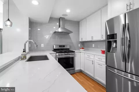 6414 Brentford Dr, Springfield, VA 22152 photo 3