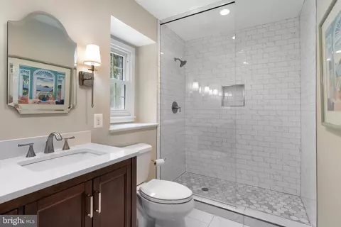 6414 Brentford Dr, Springfield, VA 22152 photo 5