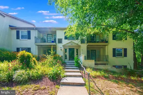 5898 Surrey Hill Pl #679, Springfield, VA 22152