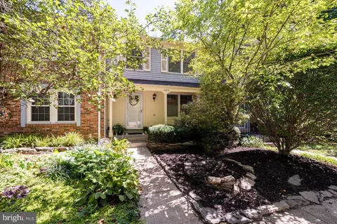 1583 Stowe Ct, Reston, VA 20194