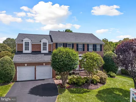5203 Whisper Willow Dr, Fairfax, VA 22030