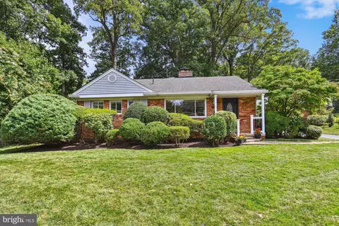 4201 Lamarre Dr, Fairfax, VA 22030