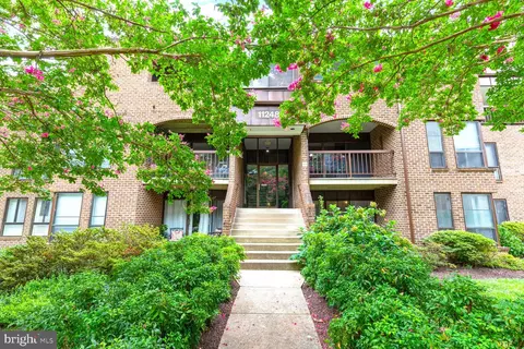 11248 Chestnut Grove Sq #11248-352, Reston, VA 20190