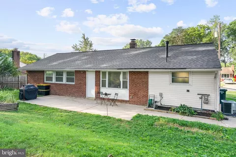 5930 Atteentee Rd, Springfield, VA 22150 photo 2