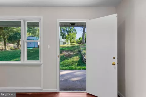 5930 Atteentee Rd, Springfield, VA 22150 photo 11