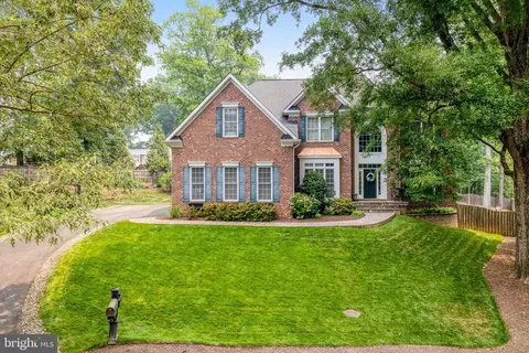 8114 Stacey Rd, Alexandria, VA 22308
