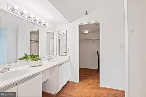 1808 Old Meadow Rd #1112, Mclean, VA 22102 photo 33